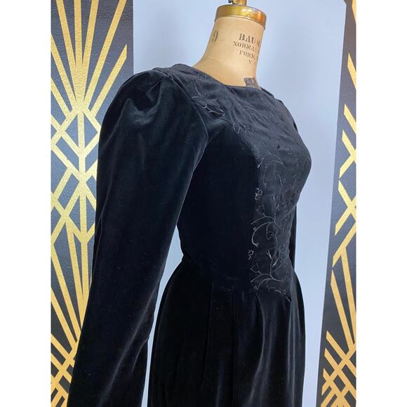 1980s black velvet embroidered Laura Ashley dress pleated puff shoulders 80s sm - Picture 4 of 10